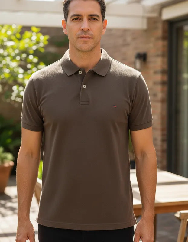 POLO MASCULINA BASICA PIQUET MARROM CHOCOLATE ARAMIS ORIGINAL PO.10.0280655