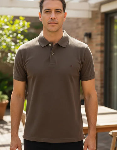 POLO MASCULINA BASICA PIQUET MARROM CHOCOLATE ARAMIS ORIGINAL PO.10.0280655