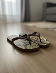 CHINELO FARM MARROM COM FOLHAS ORIGINAL J1008800130001U